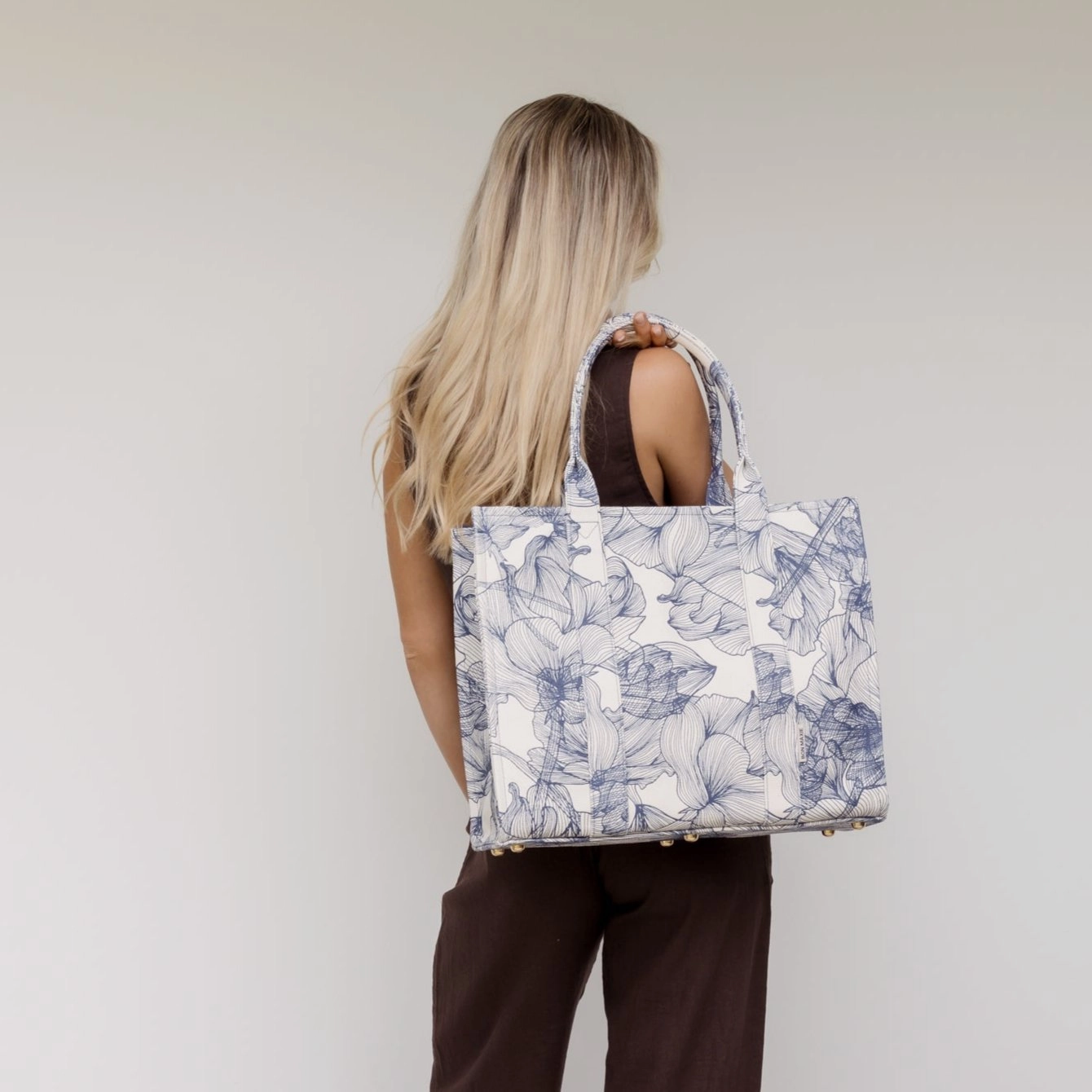 Large Bon Vivant Structured Tote Bag -- Navy Floral