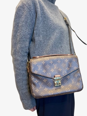Louis Vuitton Monogram Canvas Pochette Metis Crossbody