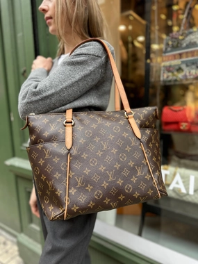 Louis Vuitton Monogram Canvas Totally Tote