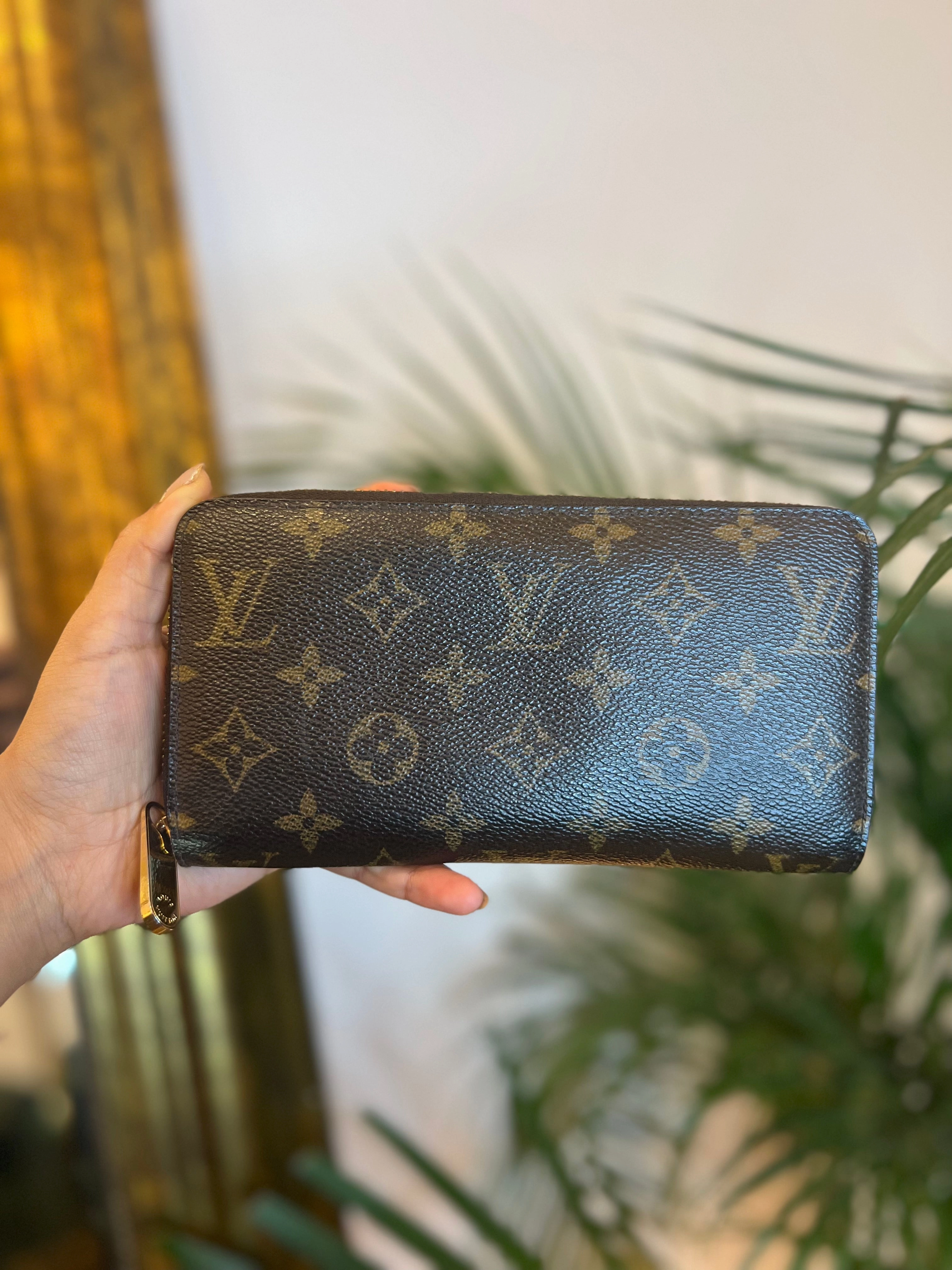 Louis Vuitton Monogram Canvas Zippy Wallet
