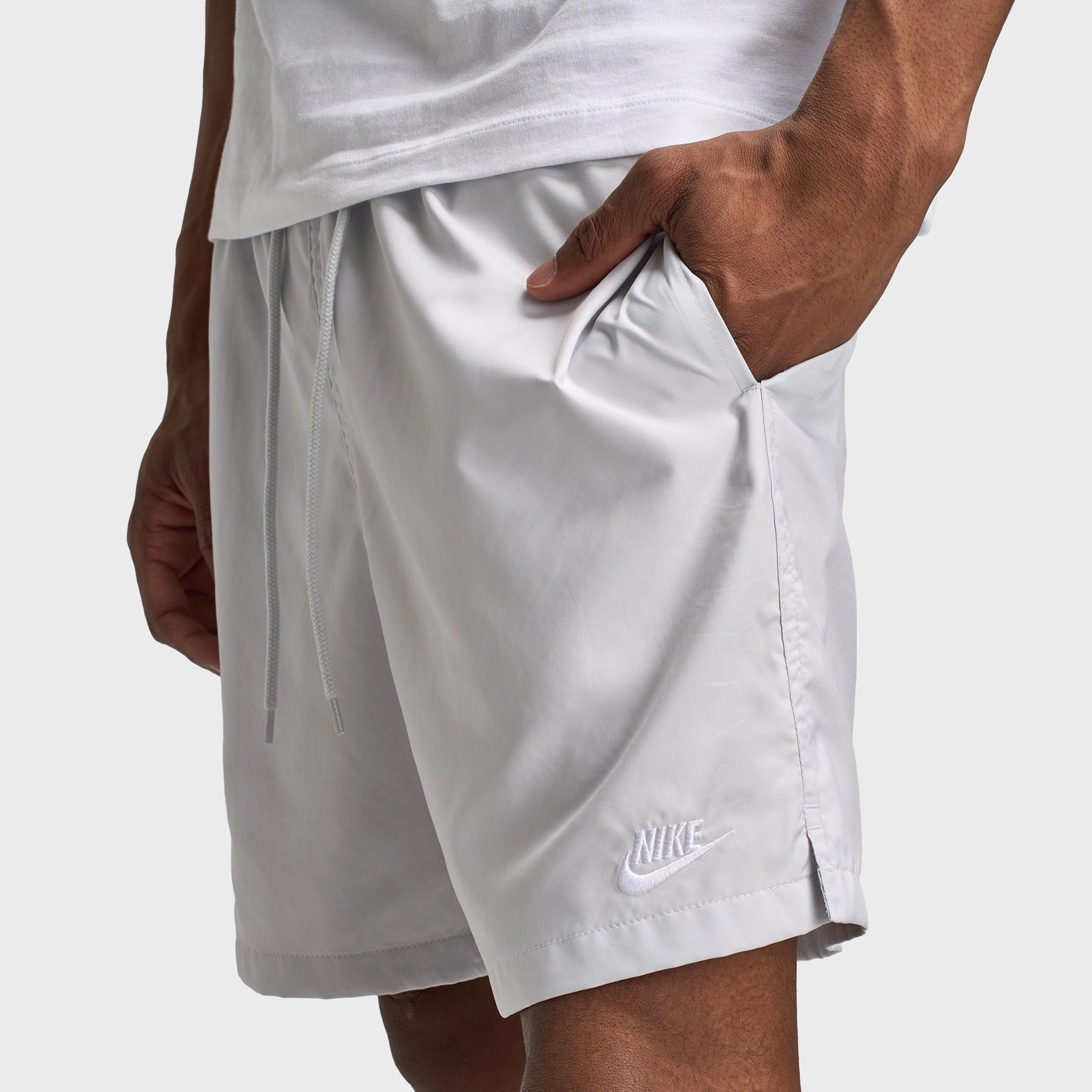 Nike Club Flow Shorts Photon Dust / White